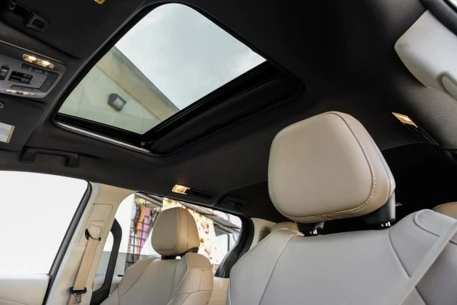 2022 Toyota Sienna 4th Gen - Image 5 of 21