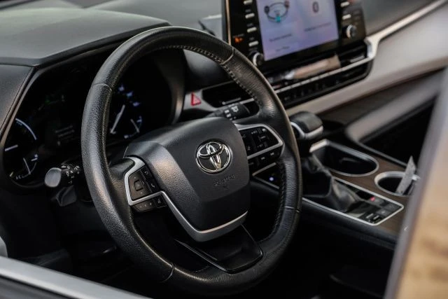 2022 Toyota Sienna 4th Gen - Image 19 of 21
