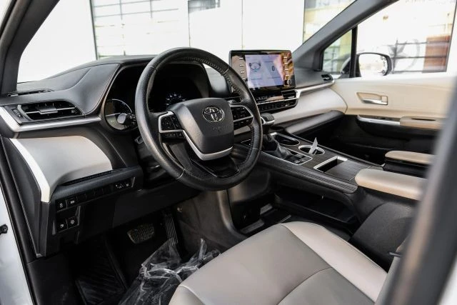 2022 Toyota Sienna 4th Gen - Image 3 of 21
