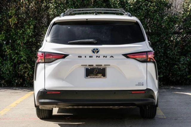 2022 Toyota Sienna 4th Gen - Image 11 of 21