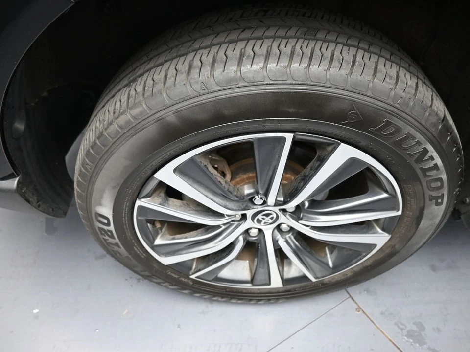 2022 Toyota Venza - Image 13 of 21