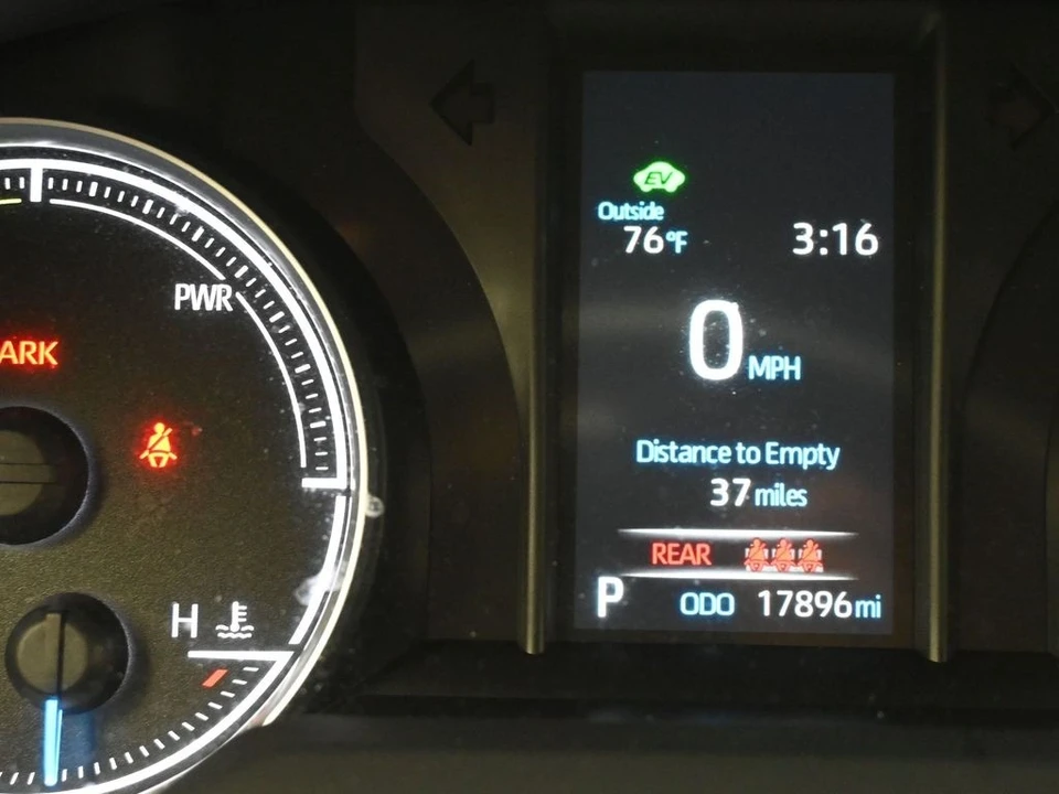 2022 Toyota Venza - Image 16 of 21