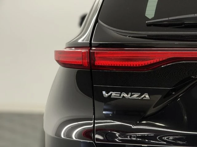 2022 Toyota Venza - Image 9 of 12