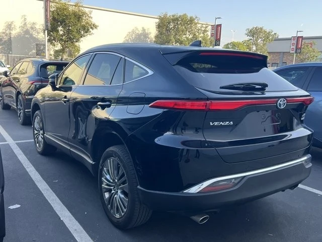 2022 Toyota Venza - Image 5 of 8