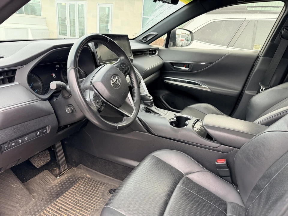 2022 Toyota Venza - Image 2 of 6