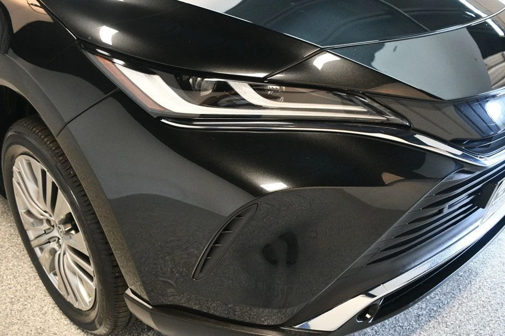 2022 Toyota Venza - Image 10 of 12