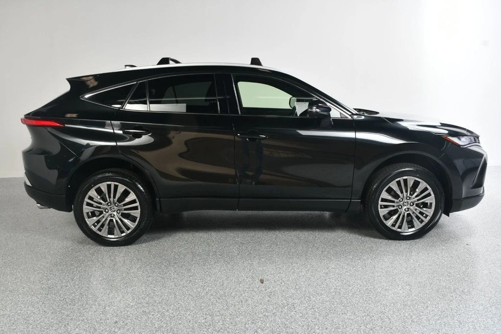 2022 Toyota Venza - Image 4 of 12