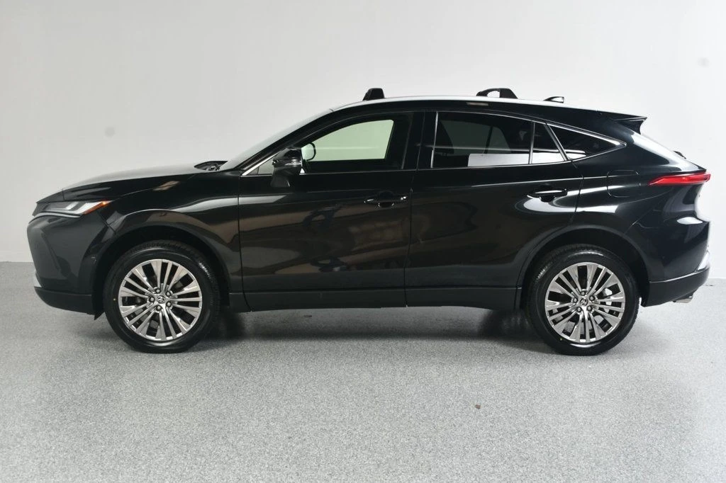 2022 Toyota Venza - Image 3 of 12