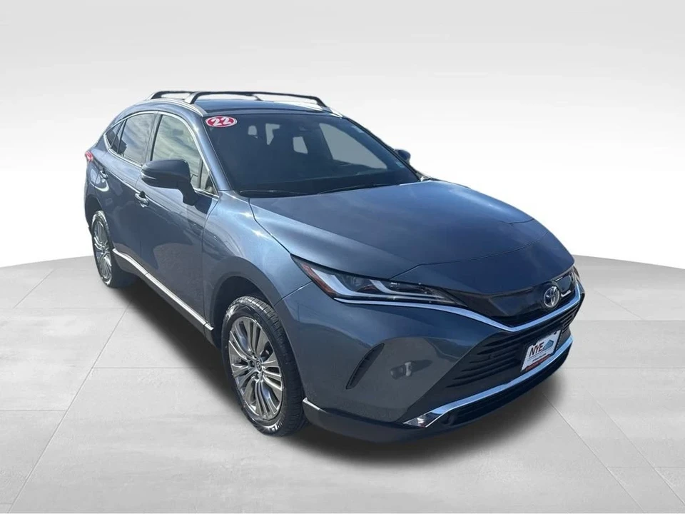 2022 Toyota Venza - Image 7 of 12