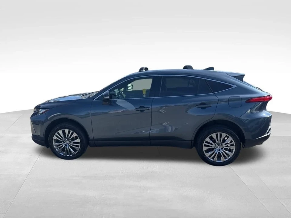 2022 Toyota Venza - Image 2 of 12