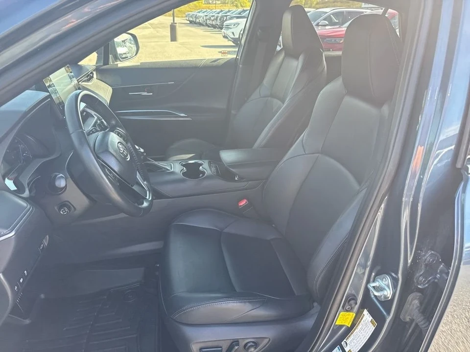 2022 Toyota Venza - Image 11 of 12