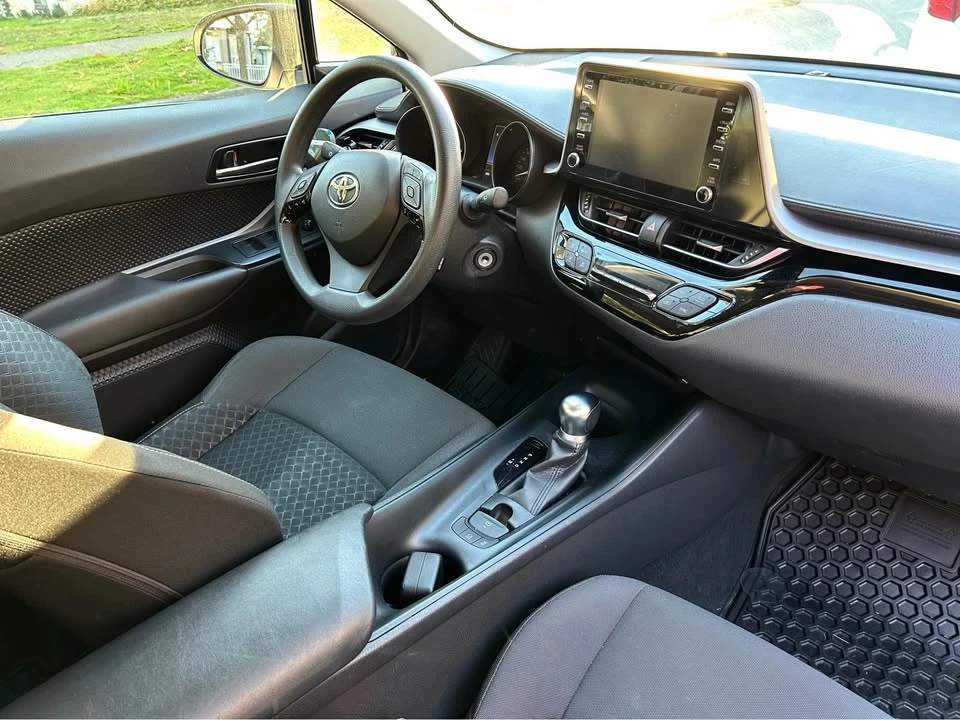 2022 Toyota C-HR - Image 7 of 11