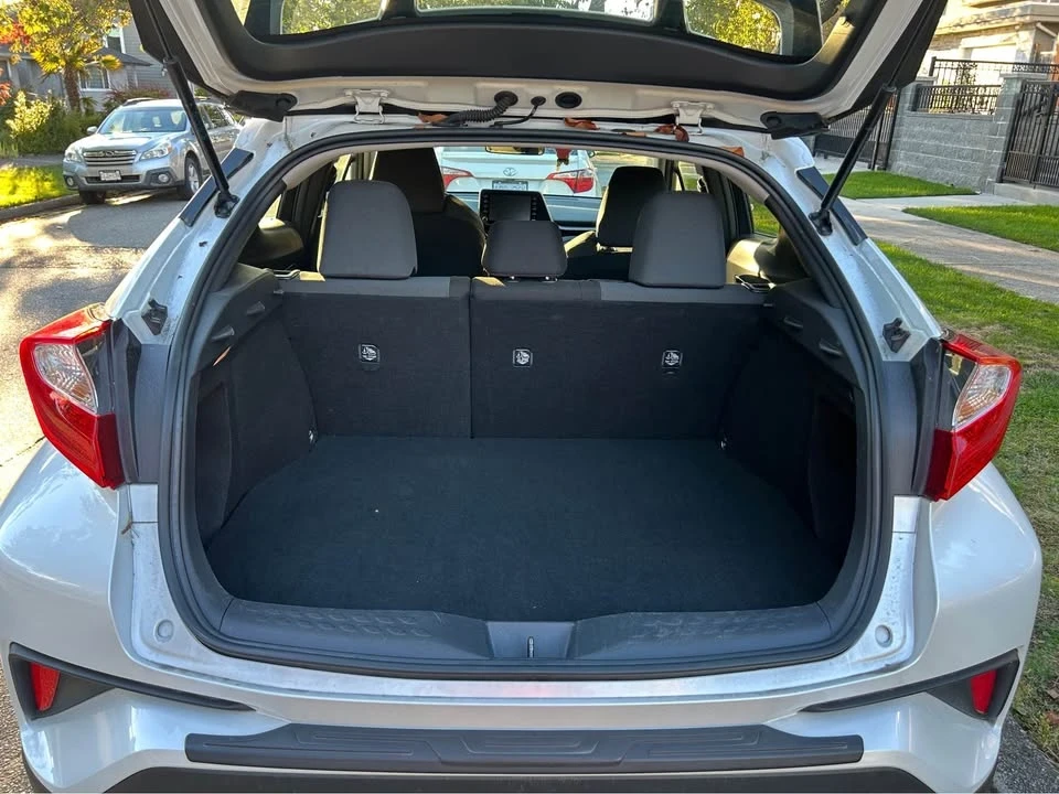 2022 Toyota C-HR - Image 10 of 11