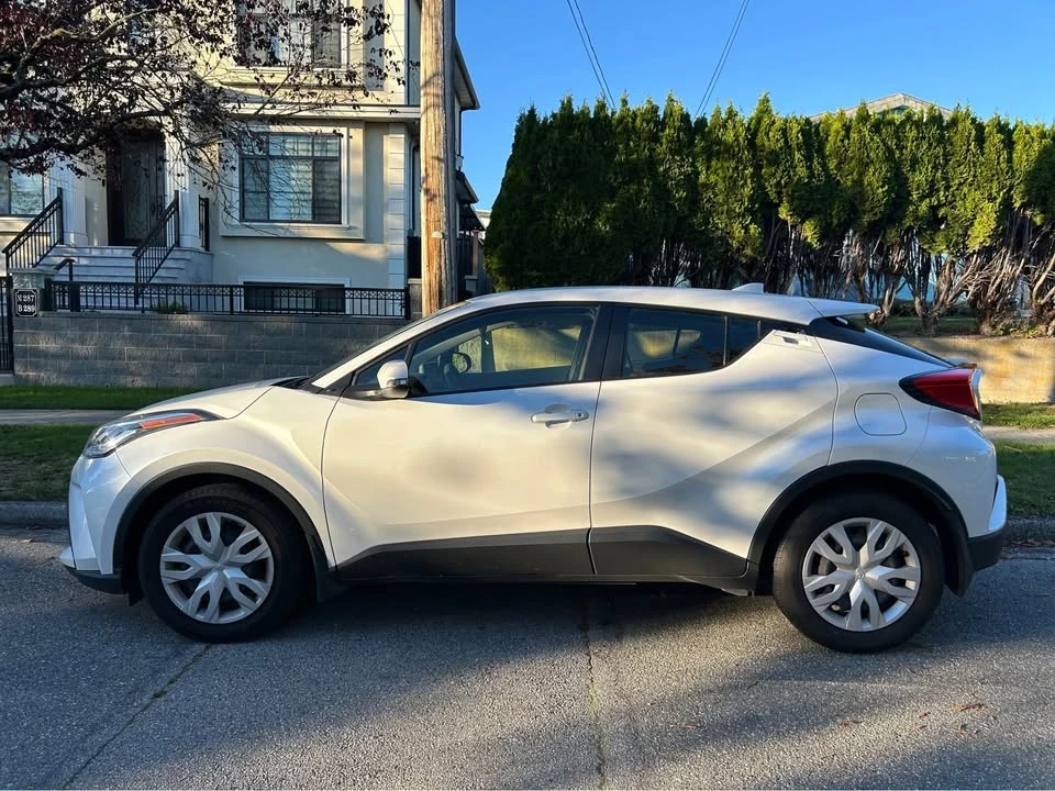 2022 Toyota C-HR - Image 5 of 11