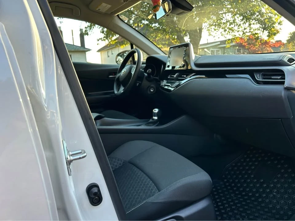 2022 Toyota C-HR - Image 6 of 11