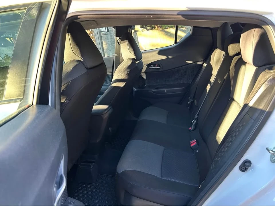 2022 Toyota C-HR - Image 8 of 11