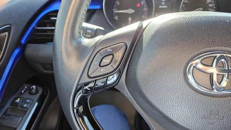 2022 Toyota C-HR - Image 10 of 18
