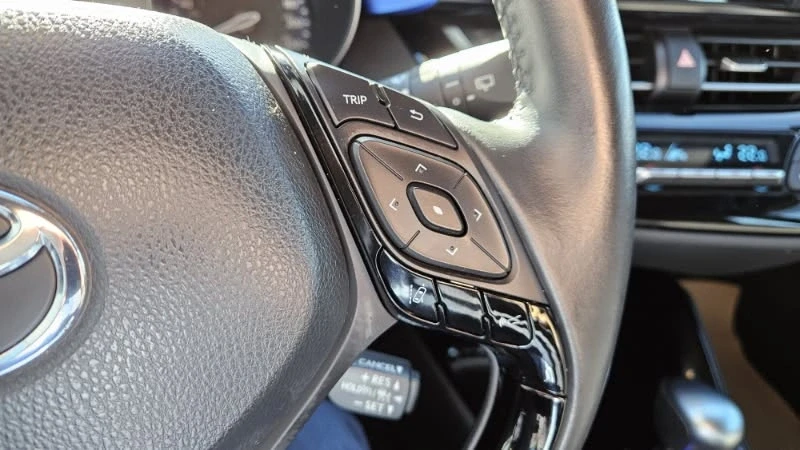 2022 Toyota C-HR - Image 11 of 18