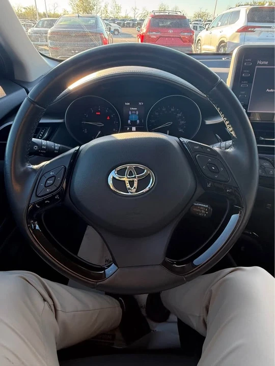 2022 Toyota C-HR - Image 13 of 16