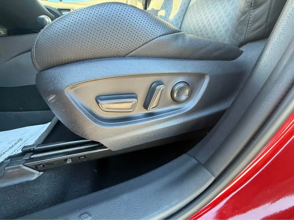 2022 Toyota C-HR - Image 10 of 16