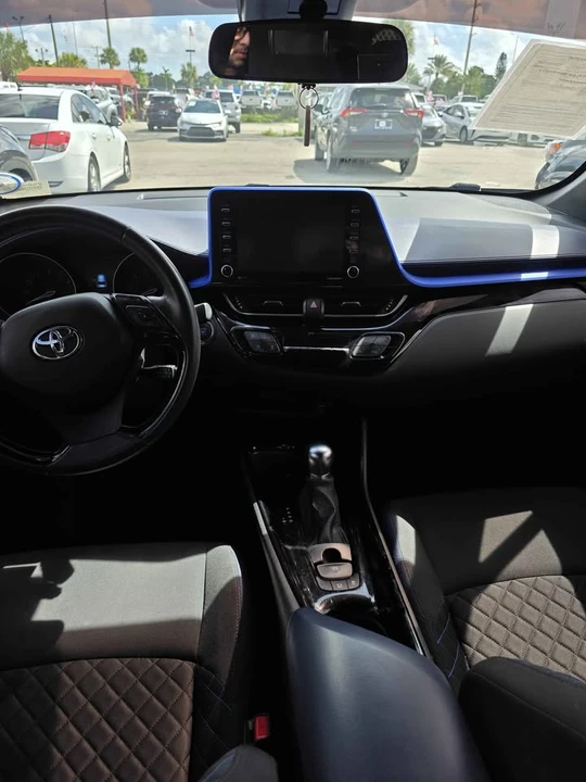2022 Toyota C-HR - Image 6 of 8