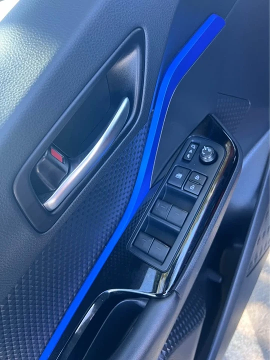 2022 Toyota C-HR - Image 8 of 11