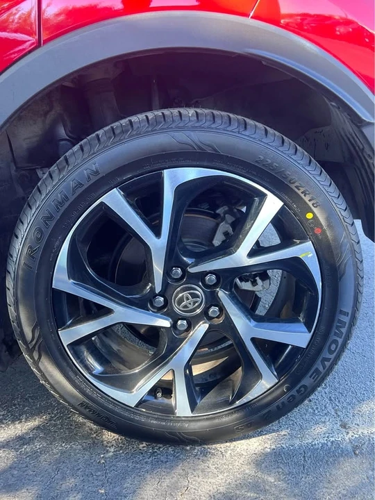 2022 Toyota C-HR - Image 5 of 11