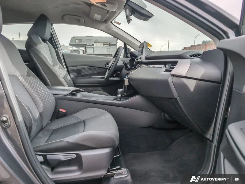 2022 Toyota C-HR - Image 17 of 20