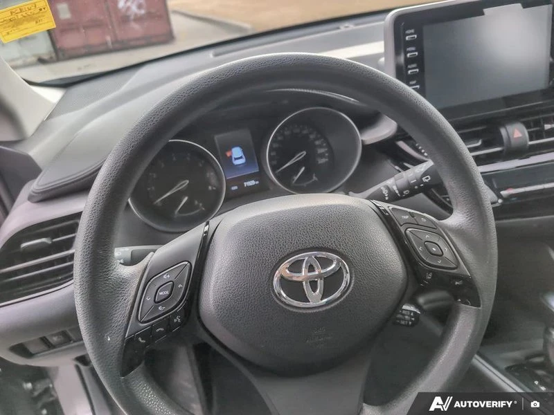2022 Toyota C-HR - Image 10 of 20