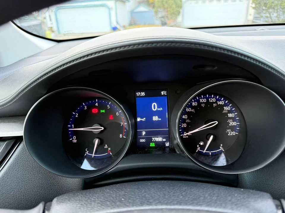 2022 Toyota C-HR - Image 7 of 11