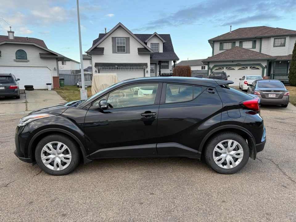 2022 Toyota C-HR - Image 5 of 11