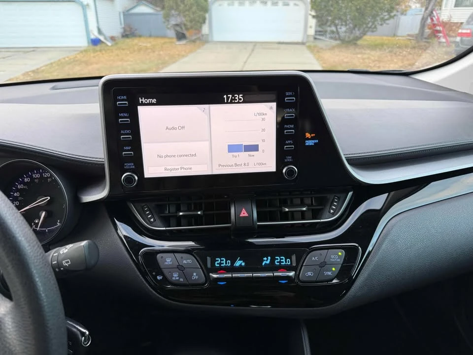 2022 Toyota C-HR - Image 8 of 11