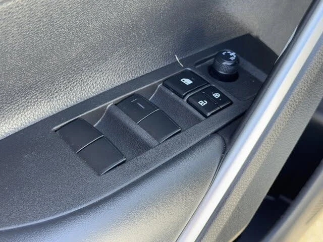 2022 Toyota Corolla Cross - Image 14 of 20