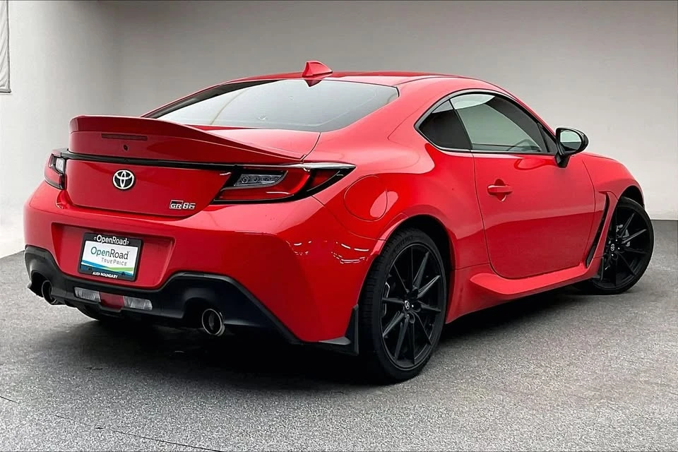 2022 Toyota GR86 2nd Gen - Image 5 of 16