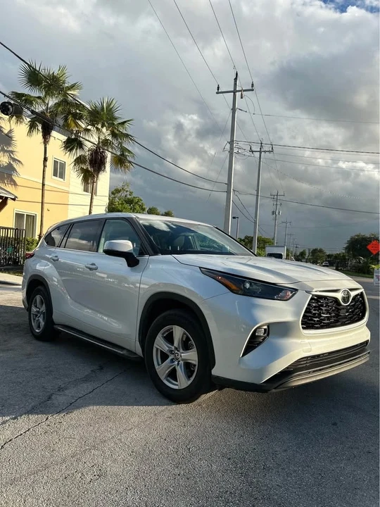 2022 Toyota Highlander - Image 4 of 14