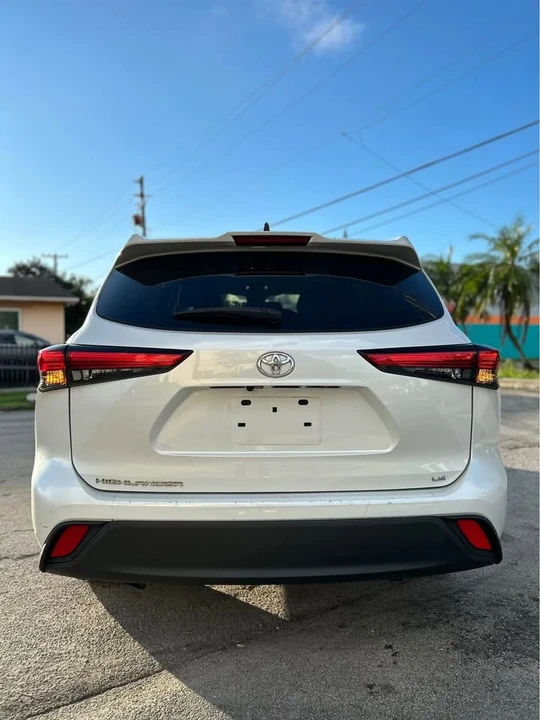 2022 Toyota Highlander - Image 12 of 14