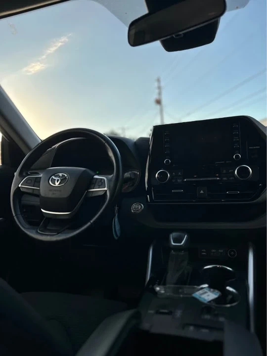 2022 Toyota Highlander - Image 7 of 14