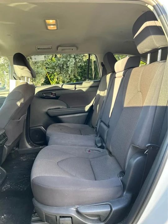 2022 Toyota Highlander - Image 9 of 14