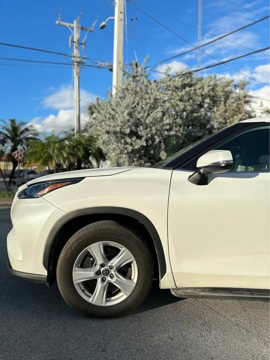 2022 Toyota Highlander - Image 3 of 14