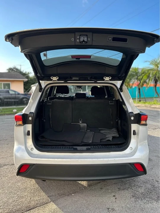 2022 Toyota Highlander - Image 10 of 14