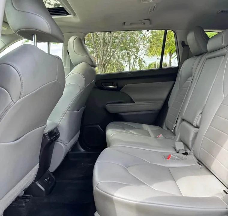 2022 Toyota Highlander - Image 8 of 10