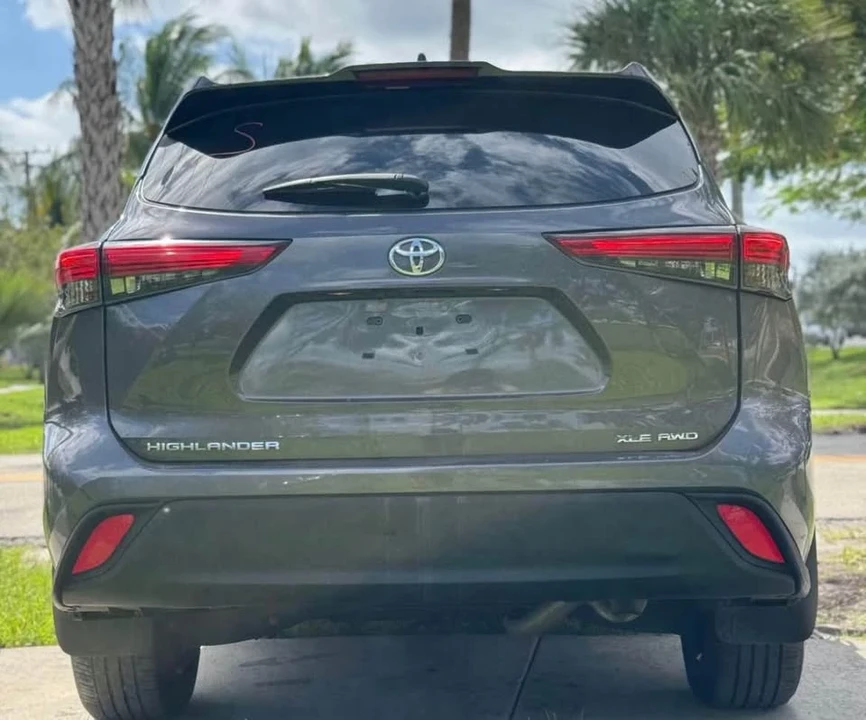 2022 Toyota Highlander - Image 6 of 10