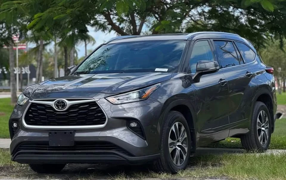 2022 Toyota Highlander - Image 3 of 10