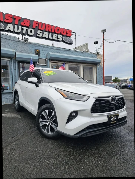 2022 Toyota Highlander - Image 3 of 20