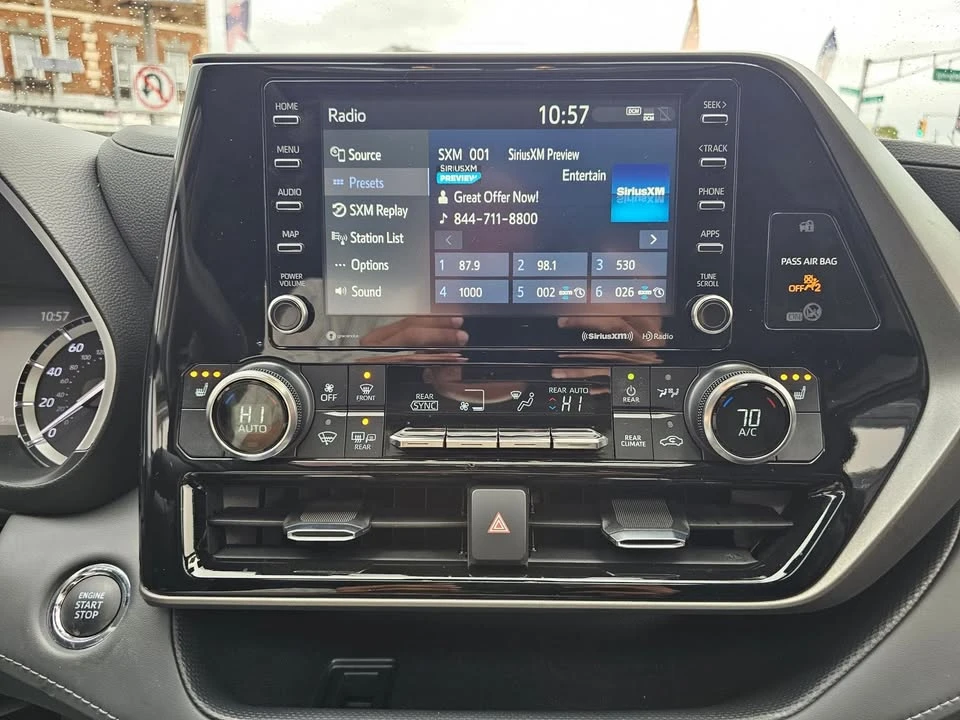 2022 Toyota Highlander - Image 10 of 20