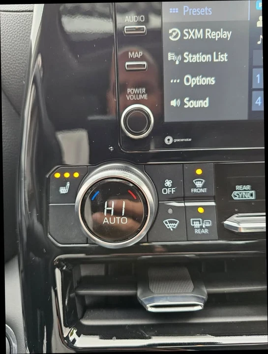 2022 Toyota Highlander - Image 12 of 20