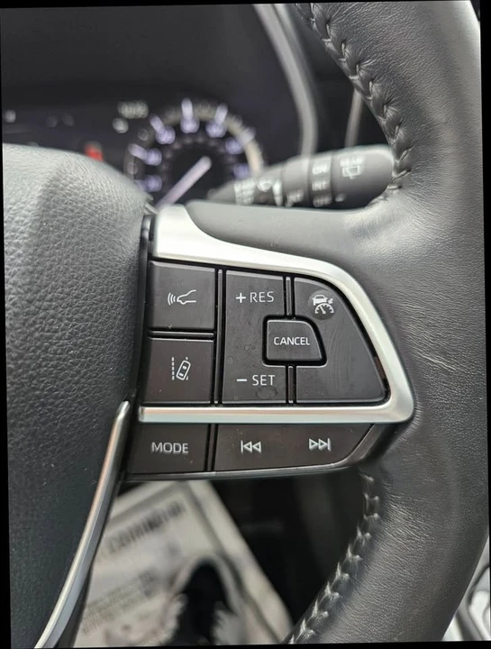 2022 Toyota Highlander - Image 8 of 20