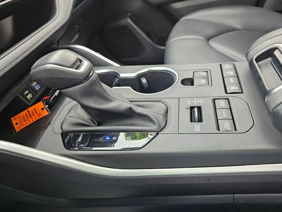 2022 Toyota Highlander - Image 13 of 20