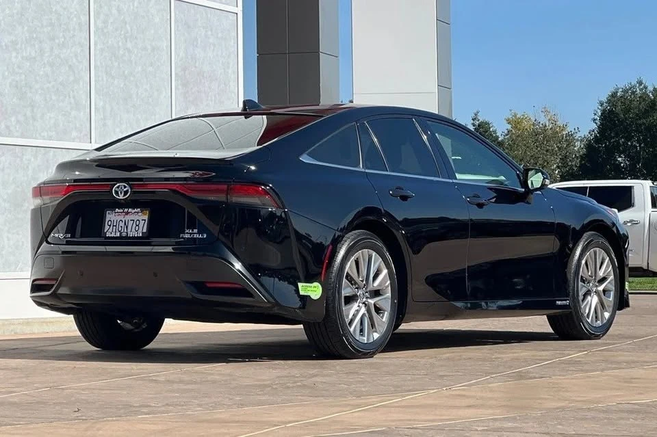 2022 Toyota Mirai - Image 2 of 15