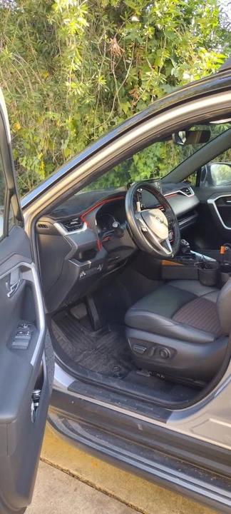 2022 Toyota RAV4 5th Gen - Image 15 of 19